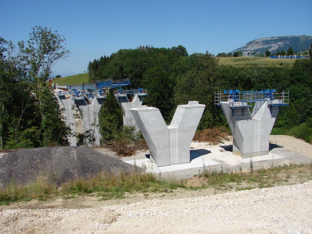 Les piles du viaduc sont en place